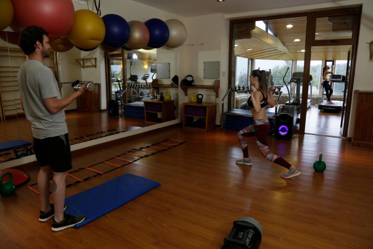 Llao Llao Resort, Golf-Spa Σαν Κάρλος ντε Μπαριλότσε Εξωτερικό φωτογραφία A personal trainer working with a client