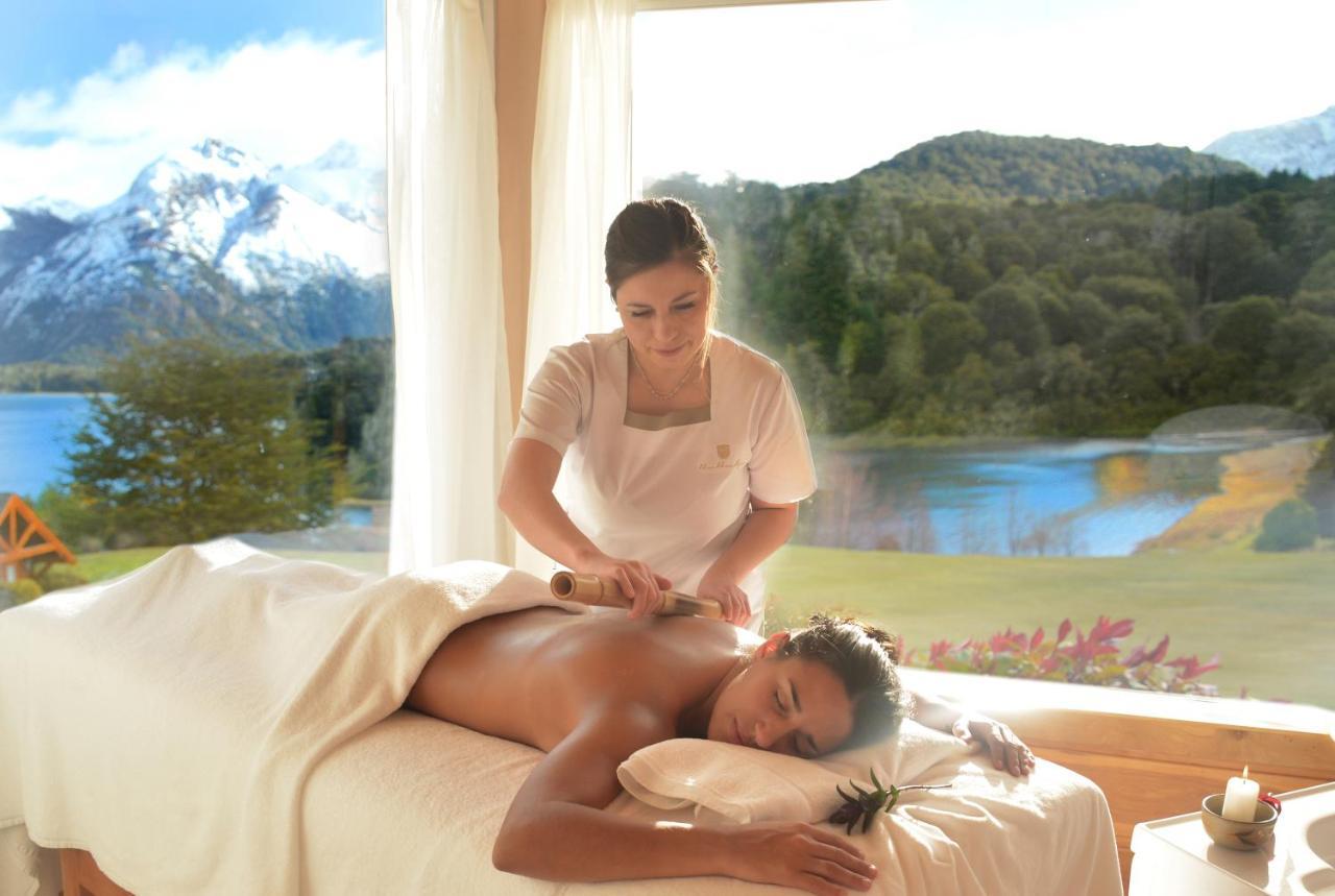 Llao Llao Resort, Golf-Spa Σαν Κάρλος ντε Μπαριλότσε Εξωτερικό φωτογραφία A massage therapist working on a client